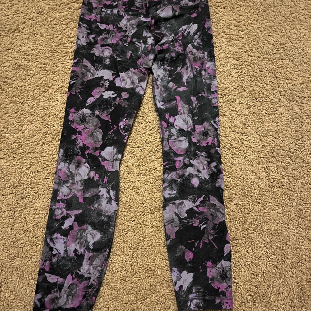 Lululemon align 25” leggings
Size 4
Color: black grey and purple